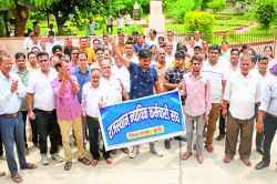 कैडर पुनर्गठन की मांग को लेकर निकाली रैली , सौंपा ज्ञापन - image