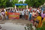 कलक्टे्रट पर प्रदर्शन कर ई ग्राम प्रभारी में शिक्षकों की नियुक्ति पर जताया आक्रोश