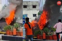 पेट्रोल पंप पर खड़ी कार में अचानक लगी आग, ग्राहकों और कर्मचारियों में मची
अफरा-तफरी, बड़ा हादसा टला - image