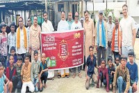 पौधे लगाकर निभाई जिम्मेदारी (फोटो सोर्स- पत्रिका)