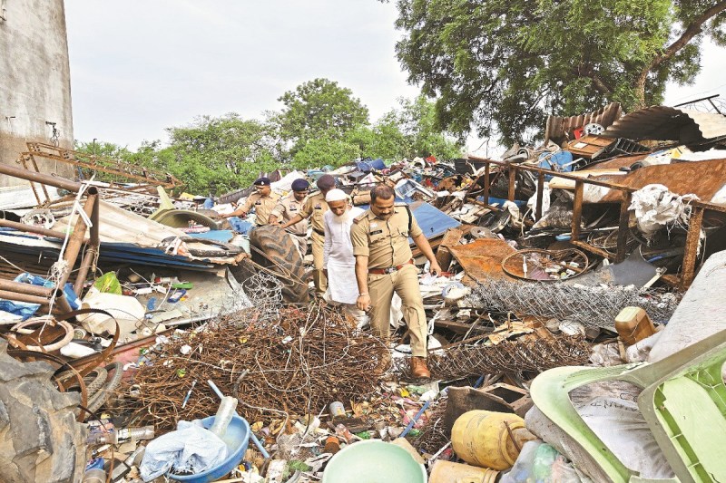 CG News: कबाड़ी दुकानों में पुलिस की दबिश, मिले संदिग्ध सामान, खरीदी गई वस्तुओं की मांगी जानकारी