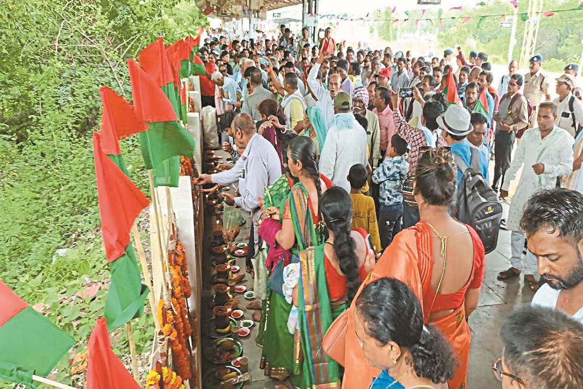 भिलाई गोलीकांड की बरसी: हजारों मजदूरों ने नम आंखों से दी 17 साथियों को
श्रद्धांजलि