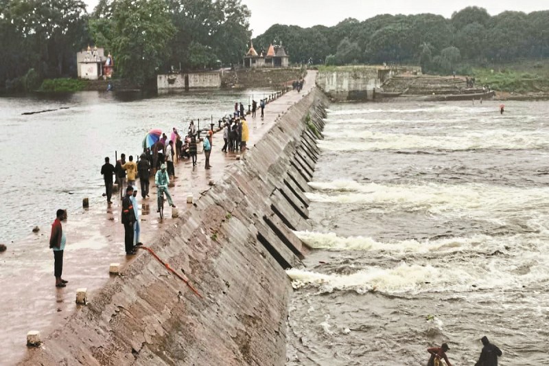 CG News: मोंगरा बैराज के कैचमेंट में जमकर बारिश, शिवनाथ में छोड़ा 15 हजार क्यूसेक पानी