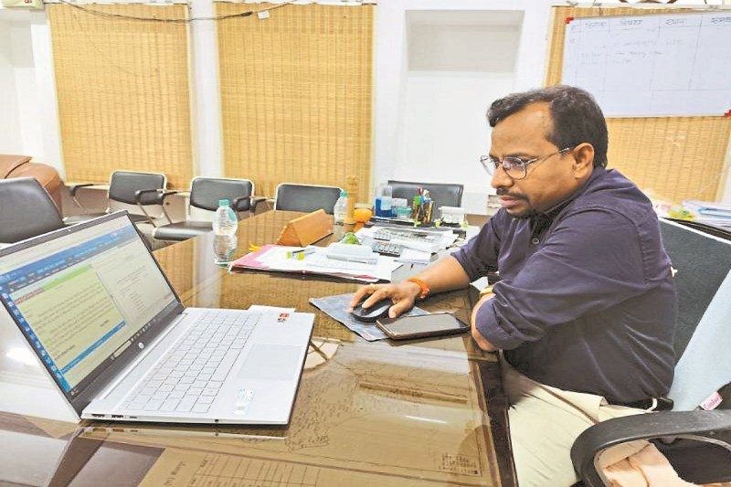 Bijapur News: ई-ऑफिस प्रणाली की शुरुआत, सरकारी कामकाज होगा कागज रहित व पारदर्शी, जाने इसके लाभ