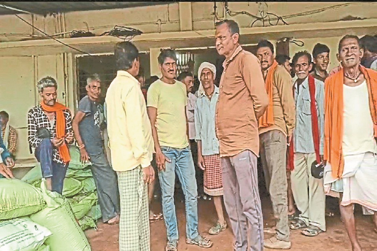 CG News: खाद की किल्लत को लेकर आपस में ही उलझे किसान, सोसायटी कर्मचारियों के बीच
झड़प