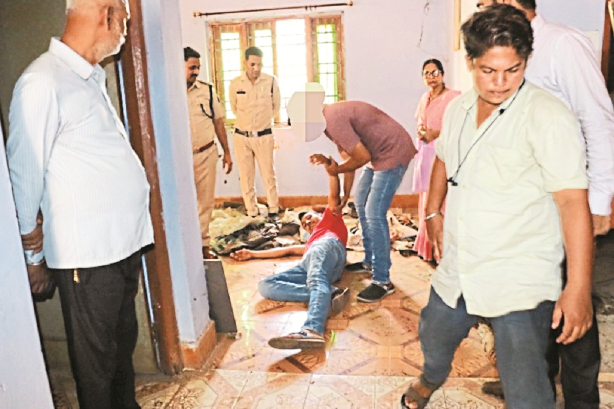 CG Crime: डॉ.सूर्यवंशी मर्डर केस मामला, पुलिस ने आरोपी को लेकर किया घटनास्थल पर
सीन रीक्रिएशन