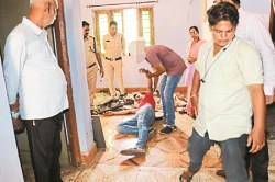 CG Crime: डॉ.सूर्यवंशी मर्डर केस मामला, पुलिस ने आरोपी को लेकर किया घटनास्थल पर
सीन रीक्रिएशन - image