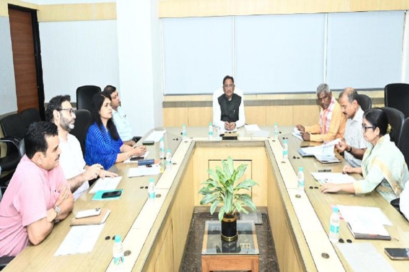 CG News: मुख्यमंत्री विष्णु देव साय ने कहा—सड़कों पर विचरण करने वाले निराश्रित पशुओं की प्रभावी रोकथाम सुनिश्चित करें