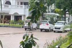 Ed Raid: रेलवे ठेकेदार-होटल कारोबारी के 4 ठिकानों पर ईडी के छापे, तलाशी के साथ
पूछताछ भी जारी - image
