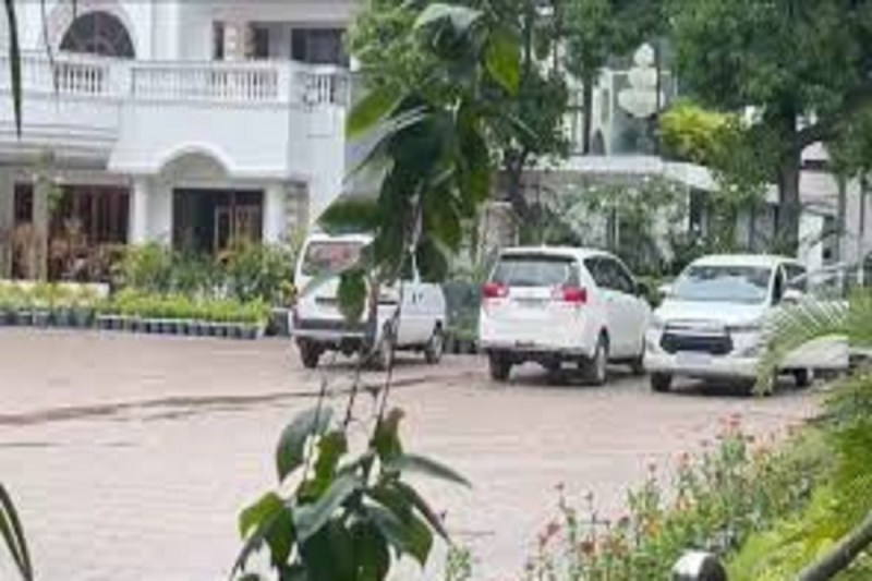 Ed Raid: रेलवे ठेकेदार-होटल कारोबारी के 4 ठिकानों पर ईडी के छापे, तलाशी के साथ पूछताछ भी जारी