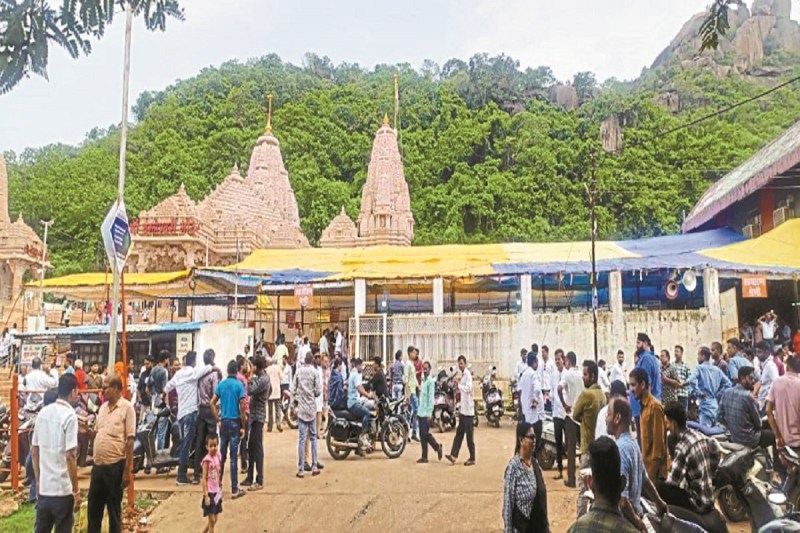 CG News: डोंगरगढ़ मां बम्लेश्वरी मंदिर ट्रस्ट चुनाव में 93.78 फीसदी वोटिंग, मतगणना जारी