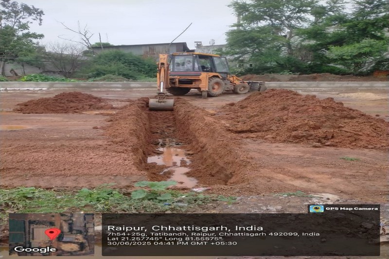 Raipur News: नामी बिल्डर के 12 एकड़ के अवैध प्लॉटिंग पर कार्रवाई, सीसी और मुरम रोड बनाने का चल रहा था काम, काटकर तत्काल रोक लगाई