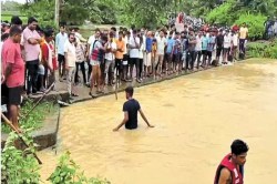 CG News: नाला में बहे युवक का दूसरे दिन भी नहीं लगा सुराग, तलाश में जुटी
एसडीआरएफ की टीम - image