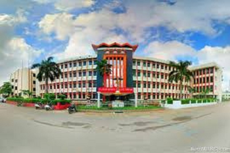 CG News: 10 सरकारी कॉलेजों को हिंदी माध्यम के नहीं मिल रहे छात्र, 80 से 90 प्रतिशत छात्र सीबीएसई कोर्स वाले