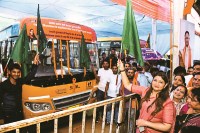 CG News: मुख्यमंत्री साय की बड़ी घोषणा, छात्राओं के लिए कॉलेज से आने-जाने 5 नि:शुल्क बसों का लोकार्पण, राष्ट्रीय राजमार्ग 130 का होगा चौड़ीकरण