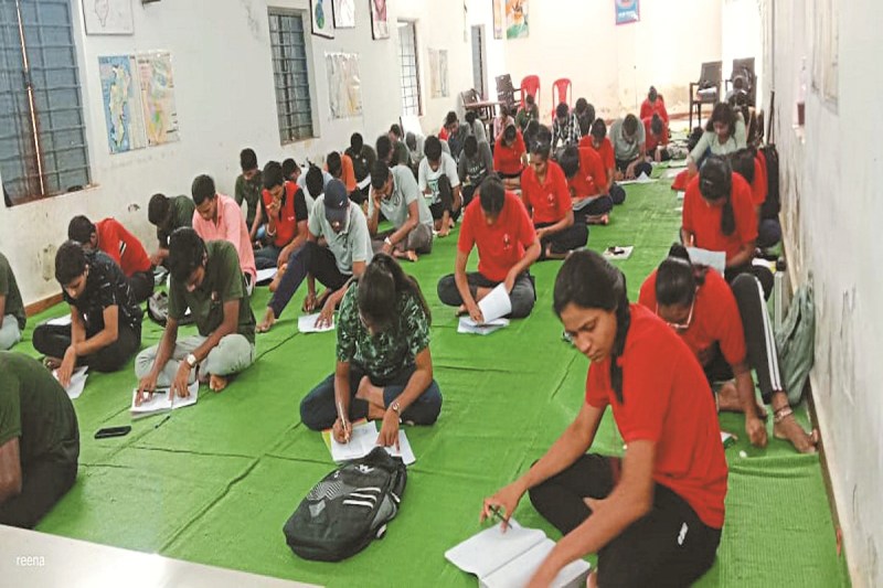 CG News: सेना और पुलिस भर्ती की तैयारी में जुटे युवा, अब तक 650 युवक-युवती हो चुके चयनित, 2018 में हुई एकेडमी की शुरुवात