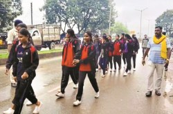 CG News: कलेक्टर से मिलने 5 किलोमीटर पैदल चले बच्चे, नाकेबंदी के बाद भी न रोक
पाई प्रशासन, जानिए क्या है मामला - image