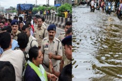 CG News: रायपुर कई इलाकों में जलभराव, सड़क पर उतरे आक्रोशित लोग, देखें तस्वीरें - image