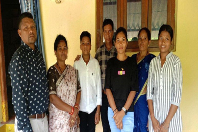 CG News: पिता ने छोड़ी बंदूक, अब बेटी बचाएगी मरीजों की जान, नीट क्वॉलीफाई कर डॉक्टर बनने की राह में रखा कदम