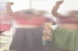 CG News: महिलाओं ने ब्लाउज और पेटीकोट में किया प्रदर्शन, नौकरी की मांग को लेकर
एसईसीएल दफ्तर पहुंचीं - image