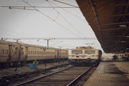 Indian Railway: यात्रियों को एक बार फिर होगी परेशानी, रेलवे ने रद्द की 9 पैसेंजर ट्रेनें रहेंगी रद्द