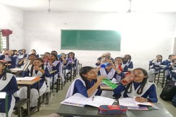 Raipur News: रायपुर के स्कूलों में अब हर दो घंटे में बज रही पानी वाली घंटी, जिला
प्रशासन का अनूठा प्रयोग - image