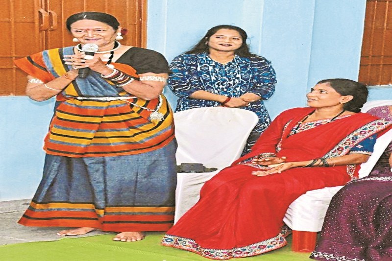 CG News: जेसीबी दीदी दमयंती जापान व मलेशिया के एक्स-पो में करेंगी शिरकत, मुख्यमंत्री ने की आर्थिक मदद