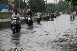 Raipur News: रायपुर में आज फिर जोरदार बारिश, सड़के हुई जलमग्न, देखें तस्वीरें - image