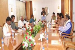 CG News: मुख्यमंत्री साय ने छत्तीसगढ़ के सांसदों से दिल्ली में की भेंट, रात्रि
भोज में हुई सार्थक चर्चा - image
