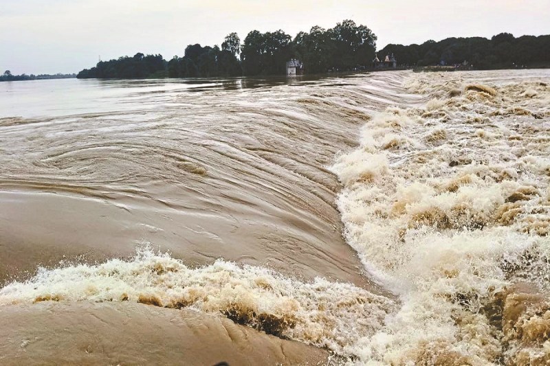 CG News: उफान पर शिवनाथ नदी, 9 फीट ऊपर बह रहा पानी, दुर्ग में 24 घंटे में 28.6 मिमी बारिश