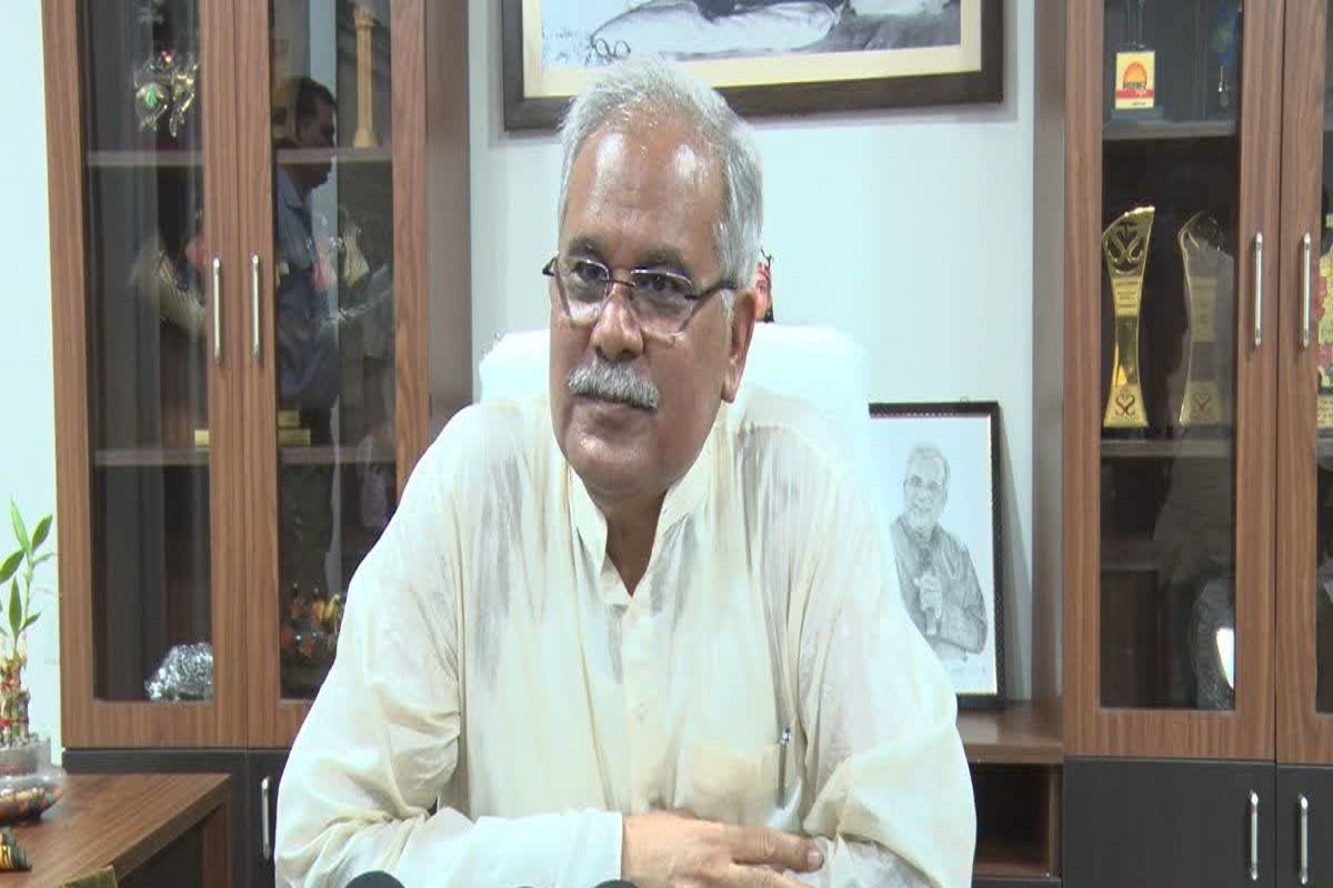 CG Politics: हरेली त्योहार के बहाने पूर्व मुख्यमंत्री ने बोला हमला, बेटे की
गिरफ्तारी को बताया साजिश