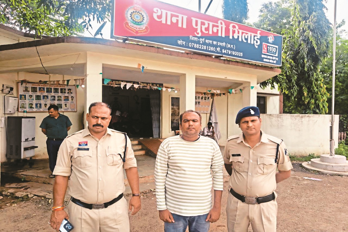 CG Suicide: शोर से परेशान होकर दिल के रोगी ने की आत्महत्या, आवाज कम करने कहा, तो
आरोपी ने परमिशन का कागज उसके मुंह पर फेका