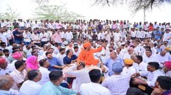 बासनपीर में माहौल शांत: पुलिस की कड़ी निगरानी, जनप्रतिनिधि पहुंचे.. उमड़ा जनसमूह - image