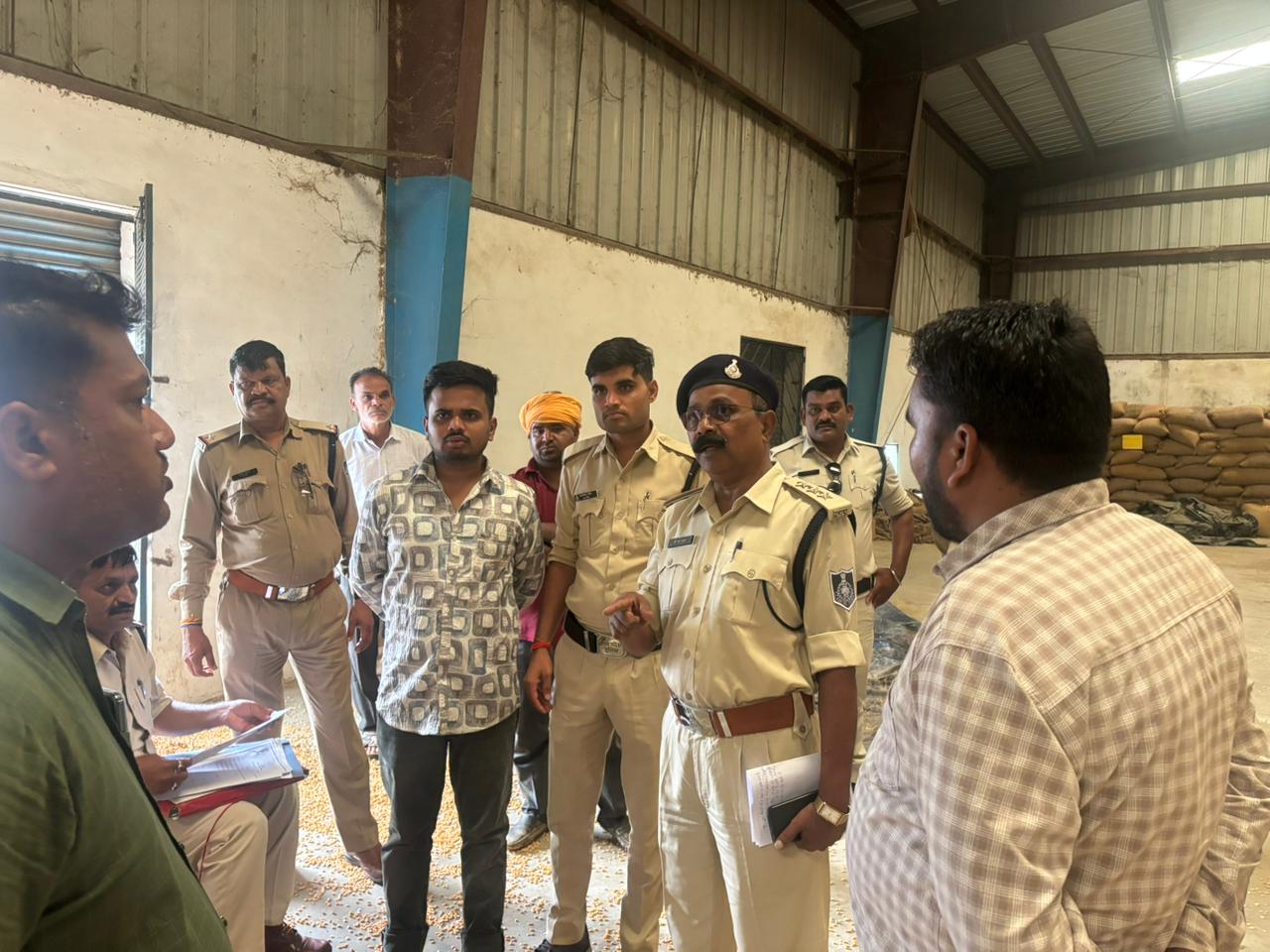 150 से ज्यादा किसानों के साथ ठगी, साढ़े नौ करोड़ का मक्का सिवनी में जब्त