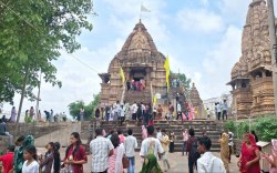 सावन के पहले सोमवार को शिवभक्ति में सराबोर हुए भक्त, जटाशंकर से मतंगेश्वर तक
उमड़ा आस्था का सैलाब - image