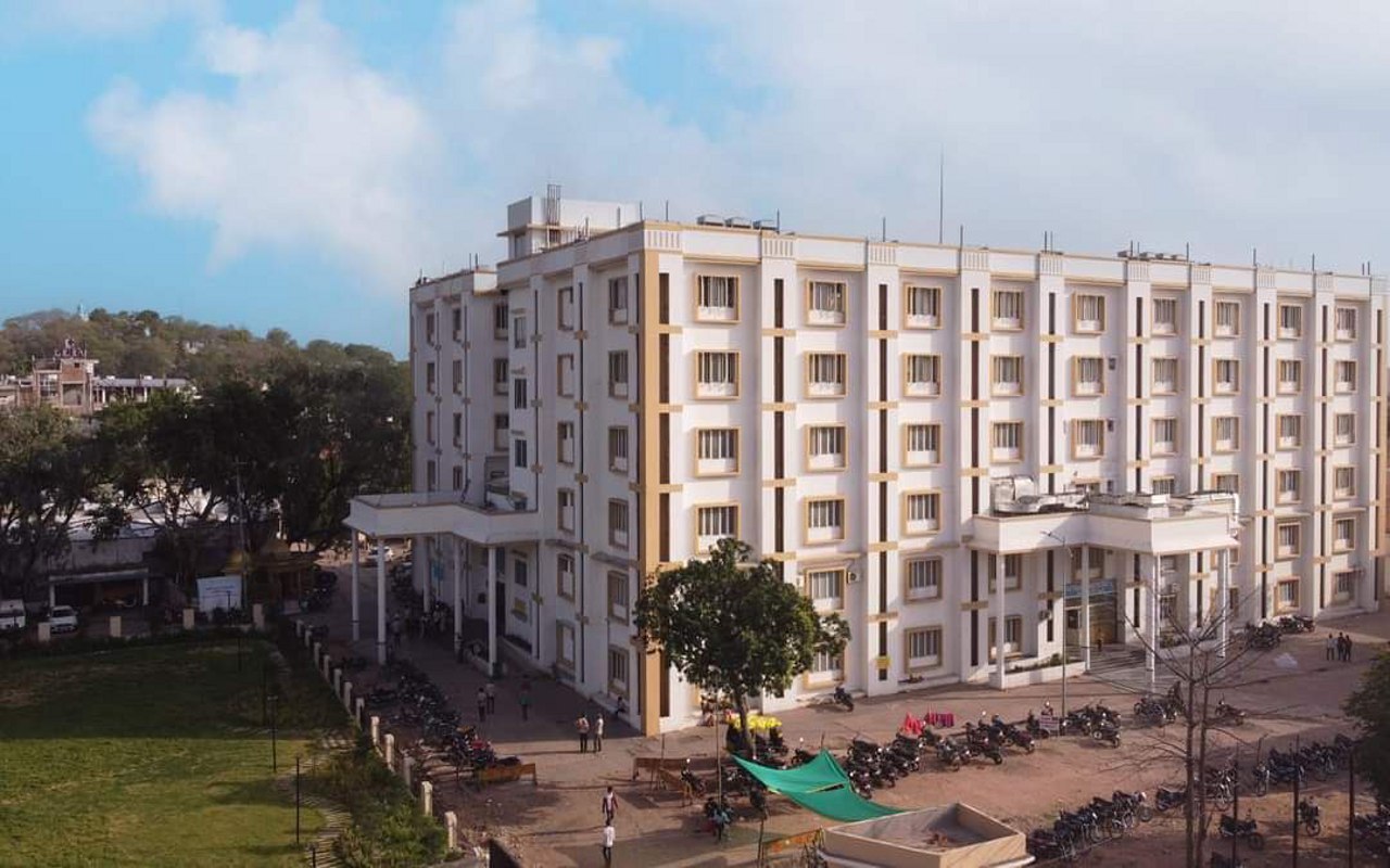 एक लाख वर्गफीट के सरकारी बड़े भवनों से हर साल लगभग 30 लाख लीटर बारिश का पानी
नालियों में बहकर हो रहा बर्बाद