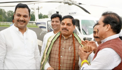 दुबई, अबू धाबी, बार्सिलोना और मेड्रिड से निवेश लाने में सफलता के लिए सीएम ने
पहनी खास माला - image