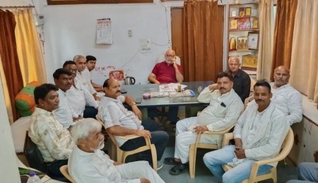 कांग्रेस कार्यालय में मीटिंग