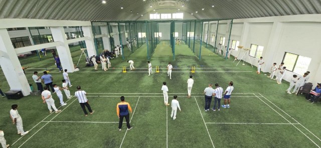आरडीसीए मैदान में आयोजित चयन स्पर्धा में गेंदबाज व बल्लेबाजों का ट्रायल लिया जाता।