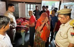 दिनदहाड़े घर पर धावा, लाखों की नकदी व जेवर पर हाथ साफ - image