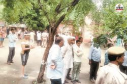 दौसा के सरकारी स्कूल में छात्राओं से छेड़छाड़ करता था टीचर, भड़के ग्रामीणों ने
किया हंगामा; आरोपी शिक्षक निलंबित - image