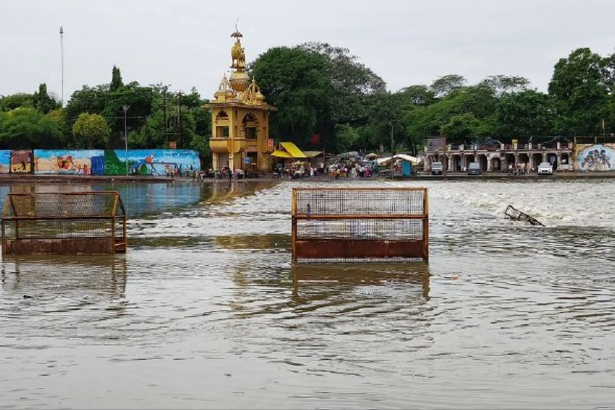 12 घंटे की बारिश के बाद महाकाल लोक में भरा पानी, शिप्रा का जलस्तर बढ़ा, घरों में
घुसा पानी