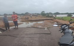 छतरपुर- टीकमगढ़ मार्ग पर पचेर घाट में मालवाहक बहा, एक मौत, देवगांव-देवरा,
बिजावर-मातगुंवा और छतरपुर- सटई रोड पर सड़क बही - image