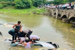 इंदौर-बैतूल हाईवे पर कालीसिंध नदी में गिरी कार, दो की मौत - image