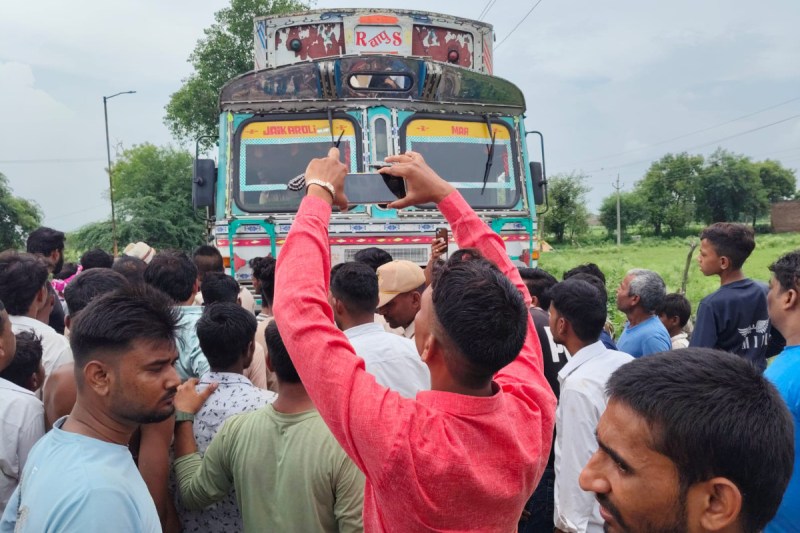 dholpur road accident