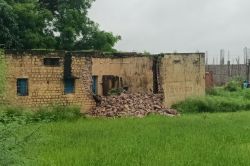 झालावाड़ के बाद धौलपुर में भरभराकर गिरा सरकारी स्कूल, छुट्टी के चलते बड़ा हादसा
टला - image