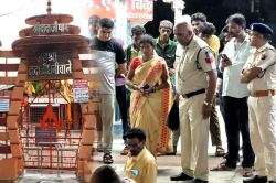 धूनी वाले दादाजी के दर्शन कर लौट रहे थे दंपती, रास्ते में पति करने लगा
पैरानॉर्मल हरकतें, फिर घटी रौंगटे खड़े करने वाली घटना - image