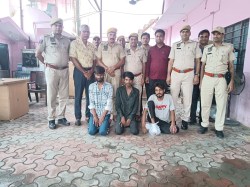 युवक की पेचकस घोंप कर हत्या करने वाले तीन बदमाश गिरफ्तार - image