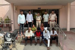 स्कूटी सवार महिला के गले से चेन तोड़ने वाला गिरफ्तार - image