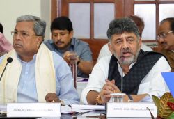 सार्वजनिक मंच पर उजागर हुई सिद्धरामय्या, शिवकुमार की अनबन - image